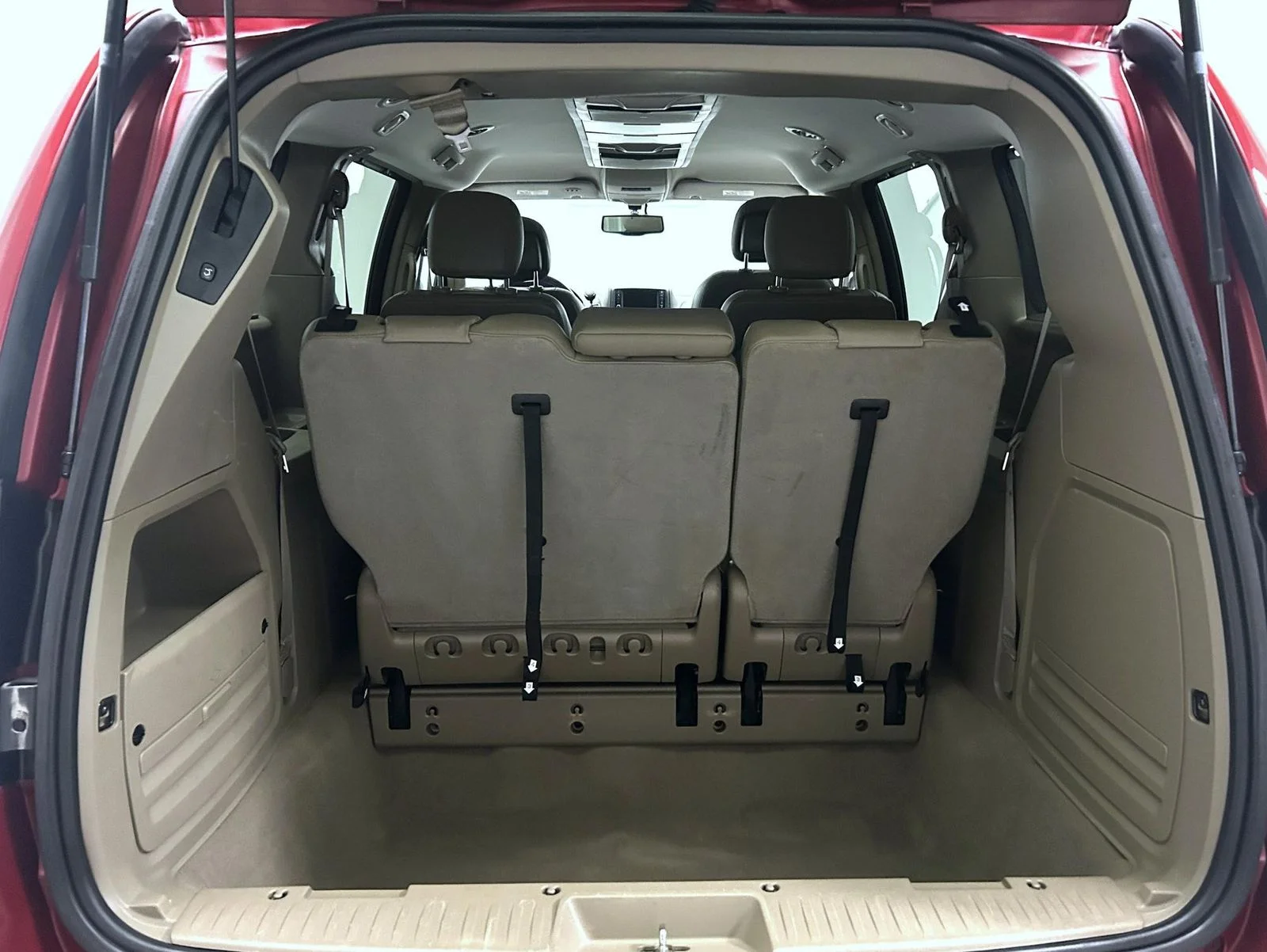 Used 2015 Red Chrysler Touring-L image 20