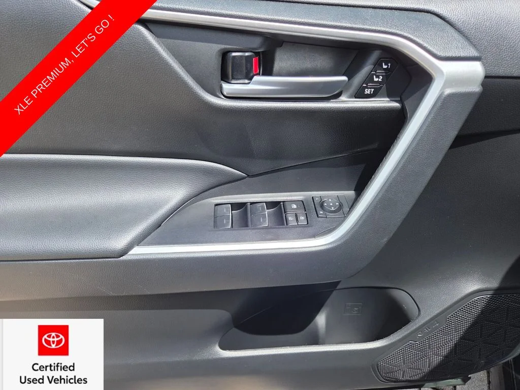 Certified Used 2023  Toyota XLE Premium image 27