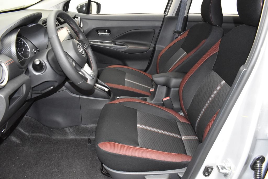2025 Nissan Versa Sedan SR - Photo 13