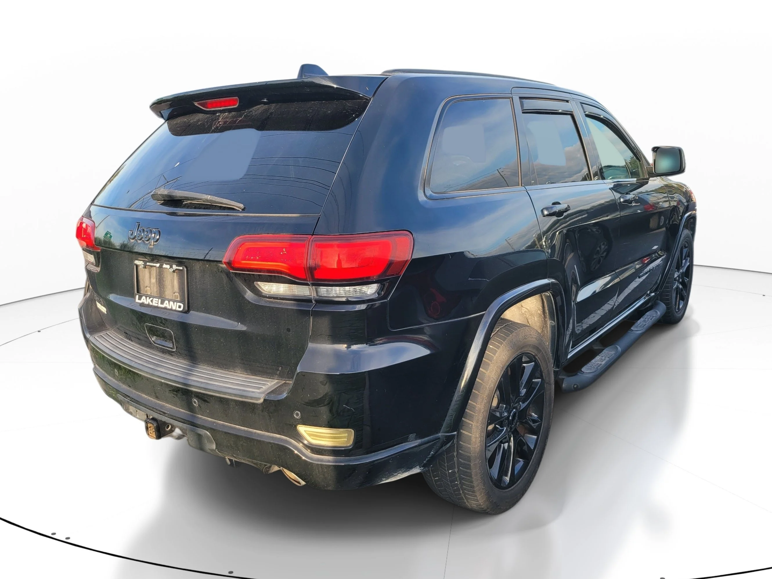 Used 2019 Diamond Black Crystal Pearlcoat Jeep Altitude image 4