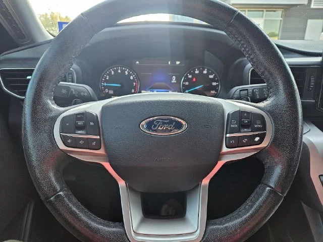 Used 2020 Silver Ford XLT image 9