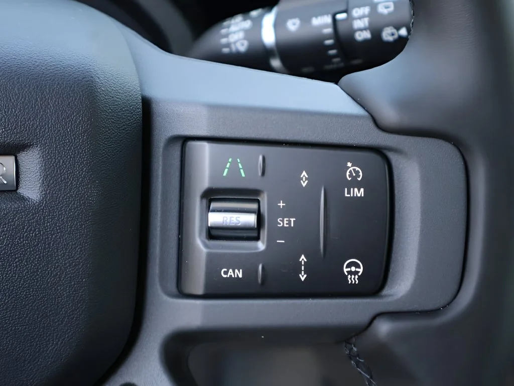 New 2026 Blue Land Rover X-Dynamic SE image 31