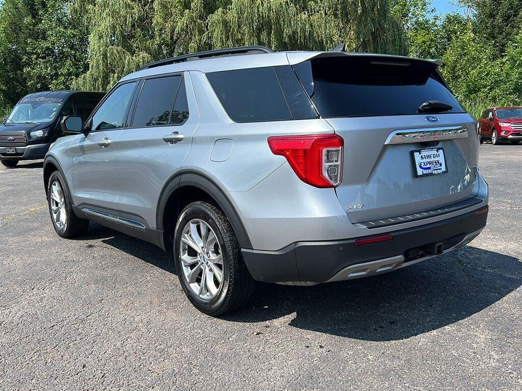 Used 2023 Iconic Silver Ford XLT image 3