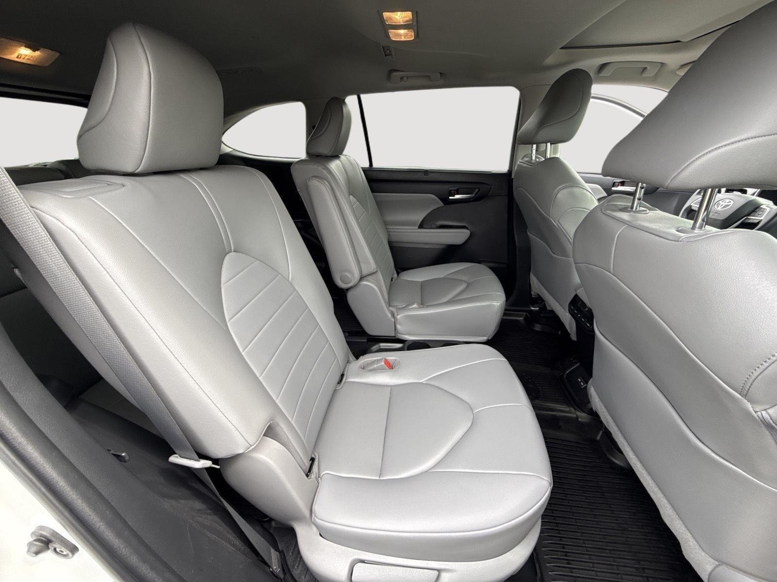 Used 2023 Wind Chill Pearl Toyota XLE image 5