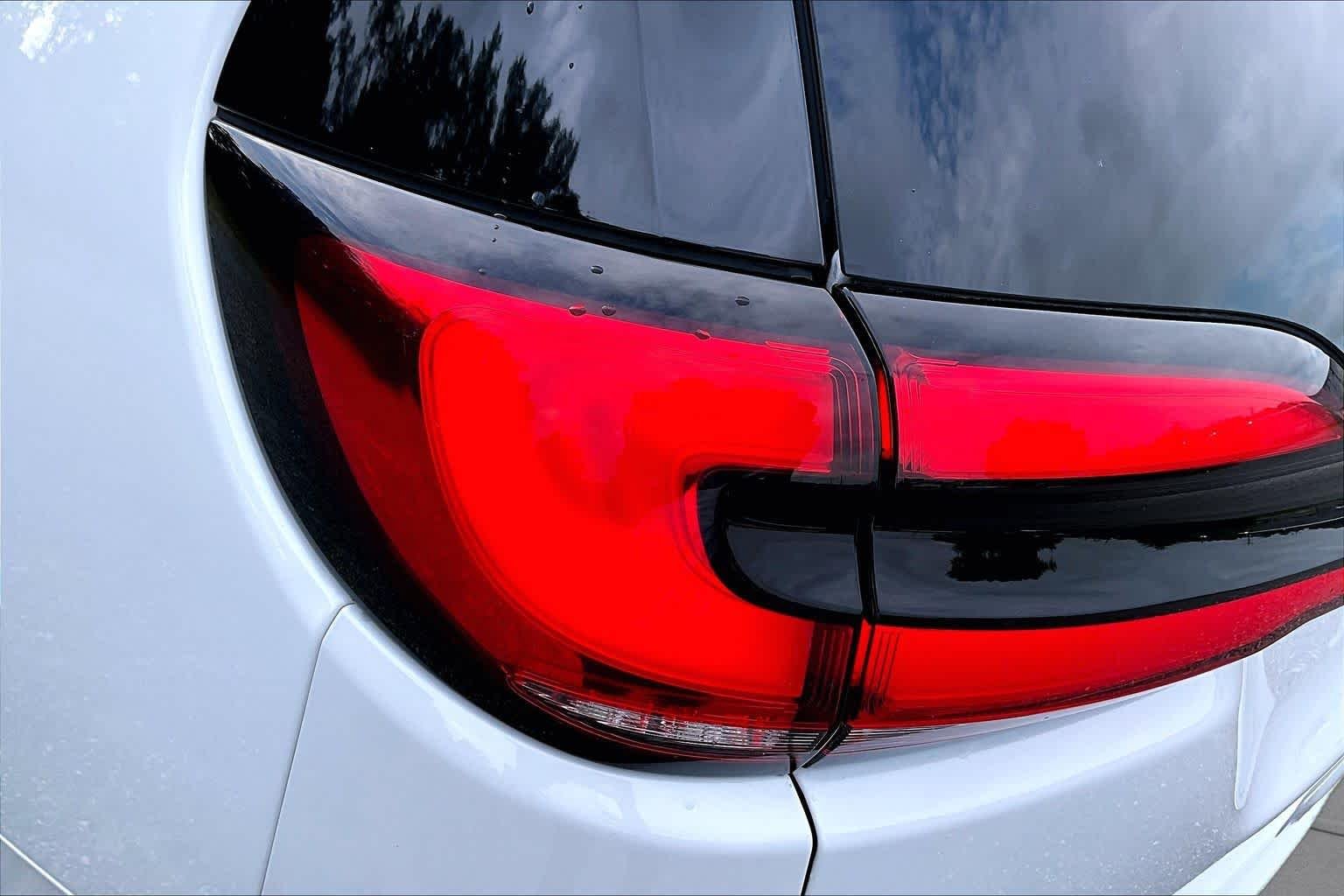 Used 2025 Bright White Clearcoat Chrysler Select image 29