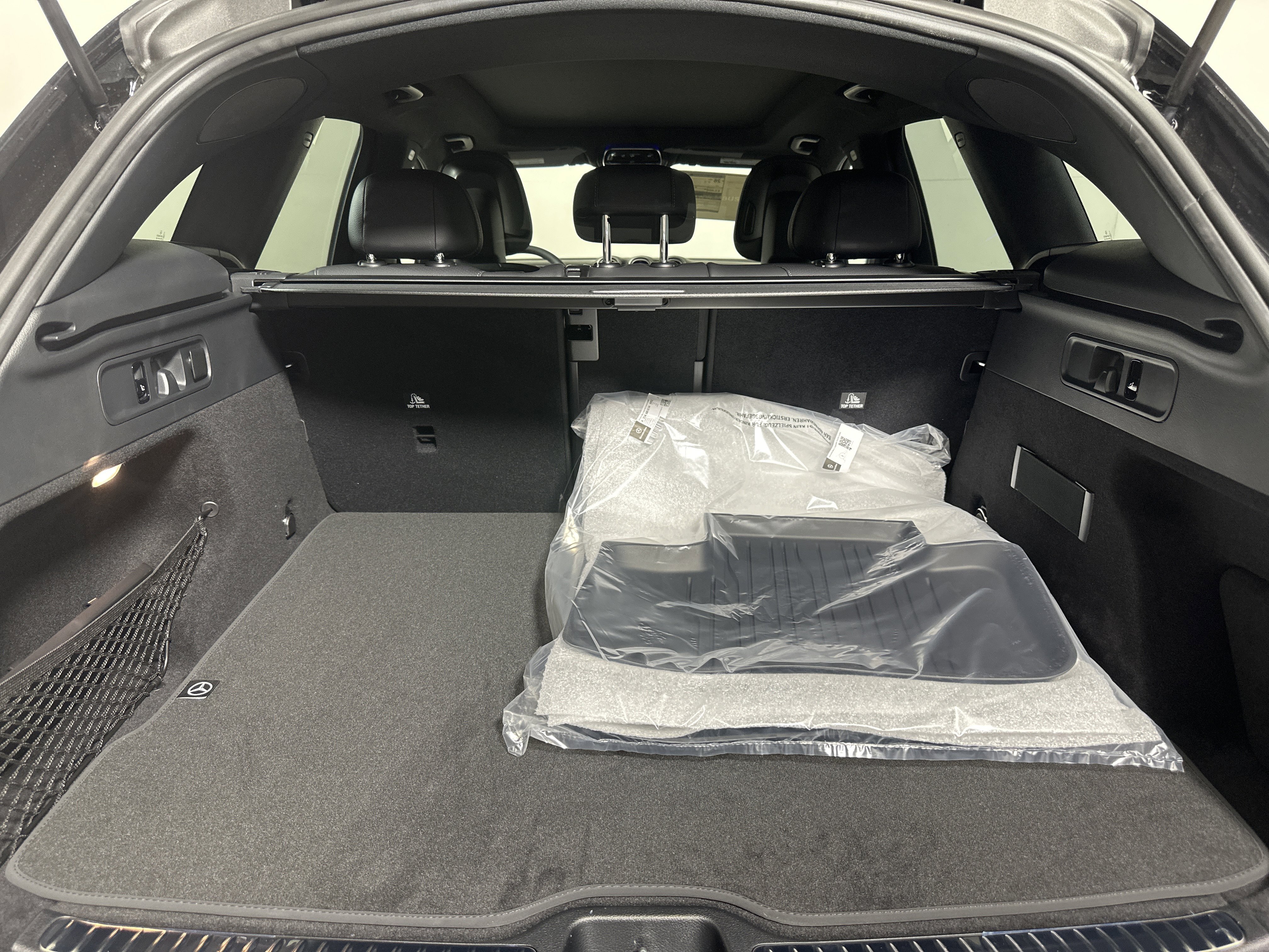 New 2026 Obsidian Black Metallic Mercedes-Benz GLC 300 image 23