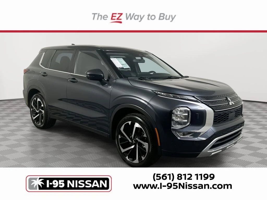 Used 2024 Gray Mitsubishi SE image 1