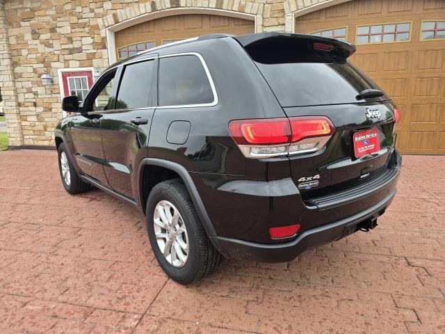 Used 2021 Diamond Black JEEP LAREDO image 5