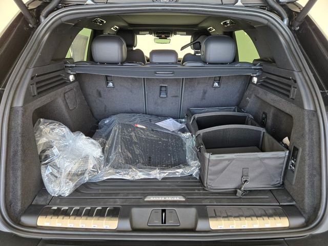 New 2026 Santorini Black Land Rover Dynamic SE image 14