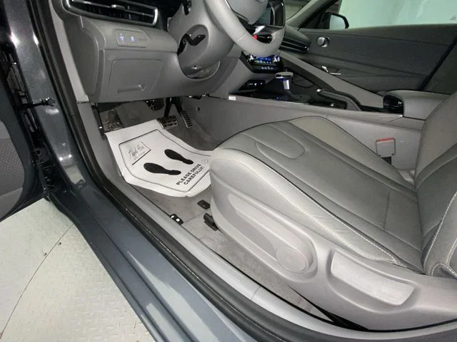 Used 2026 Gray Hyundai SEL Sport image 12