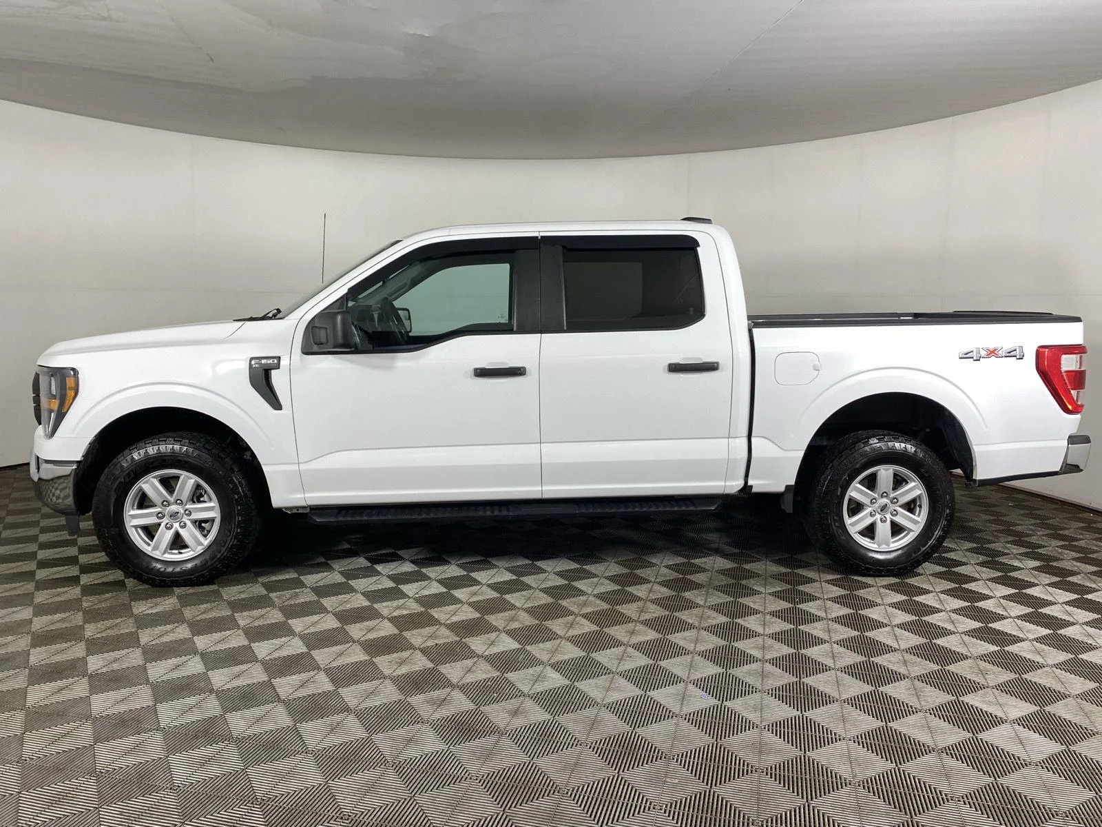 Used 2023 Oxford White Ford XL image 4