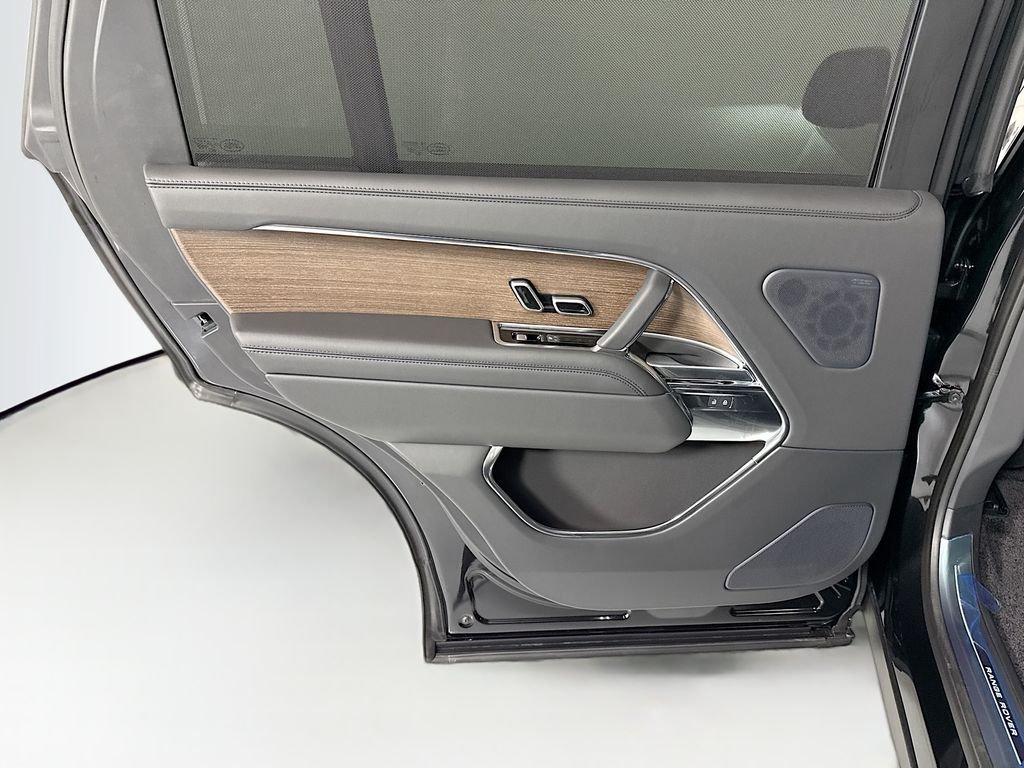 New 2026 Santorini Black Land Rover SE image 26