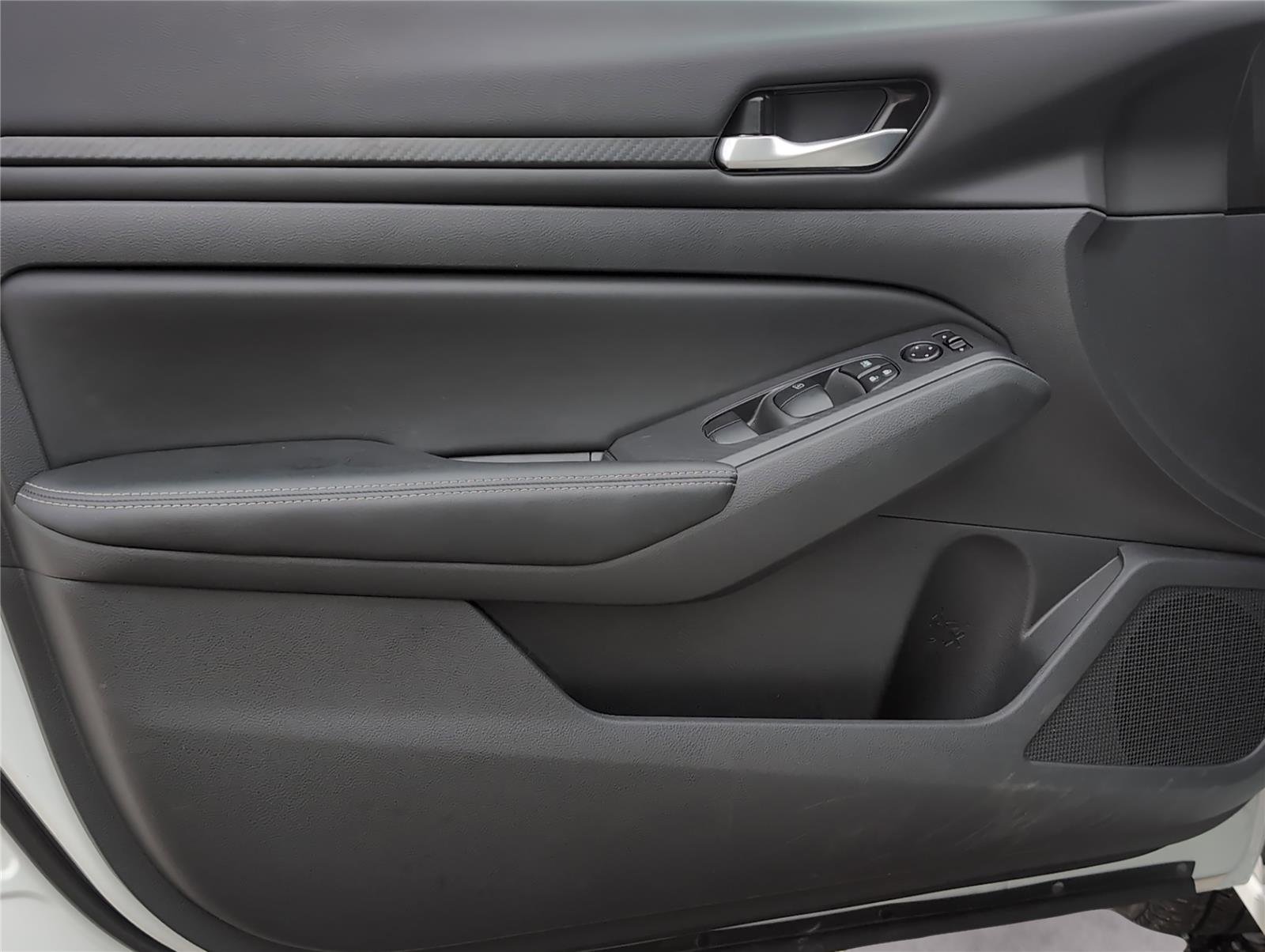 2025 Nissan Altima SV - Photo 16