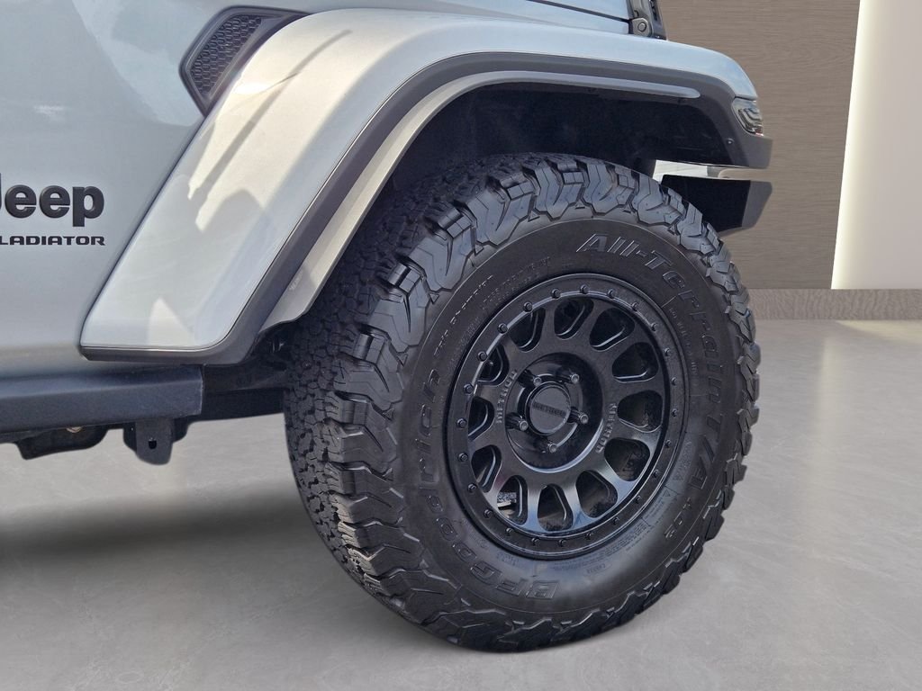 Used 2023 Silver Jeep Willys image 11