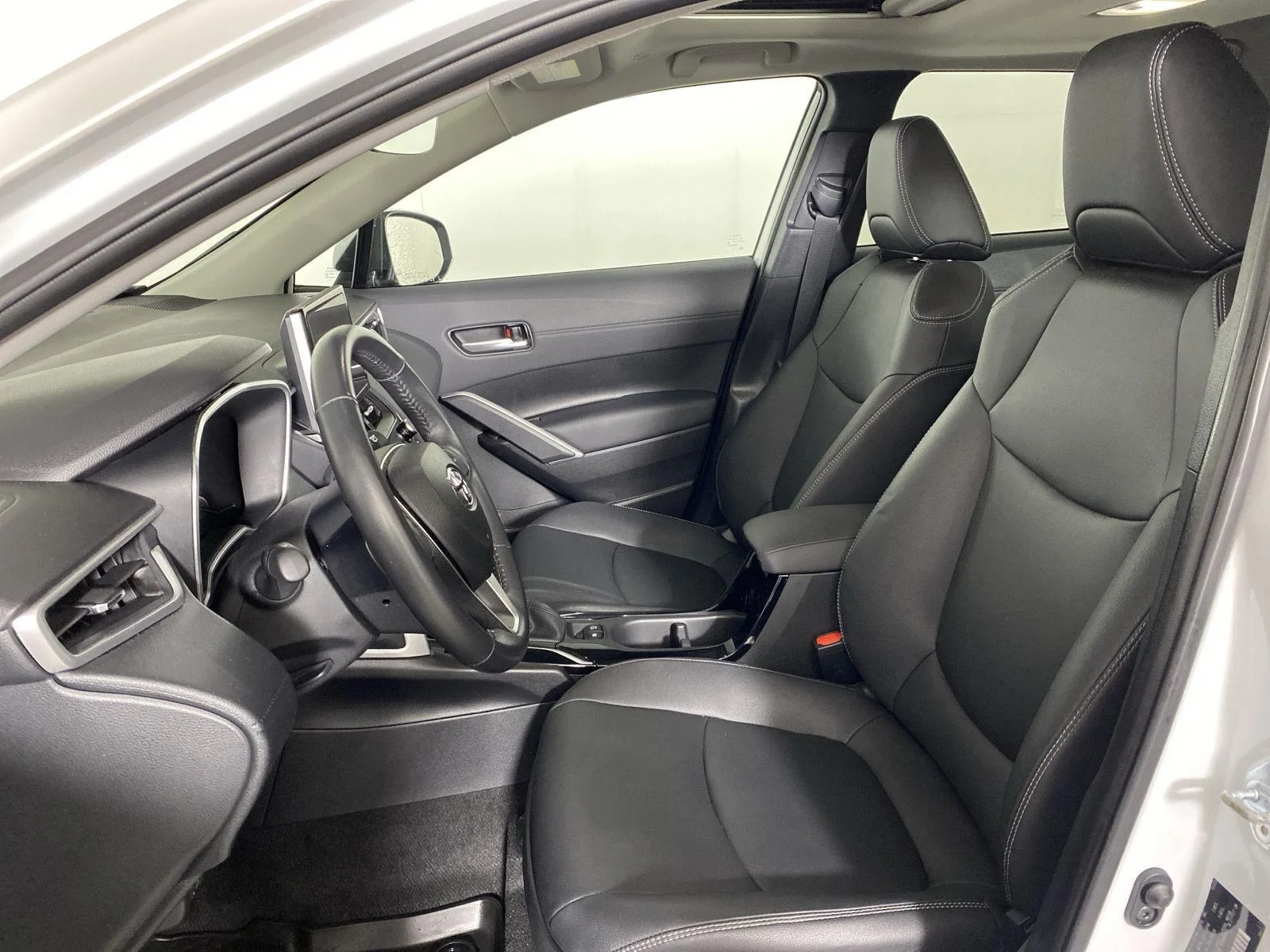 Used 2024 Wind Chill Pearl Toyota XLE image 10