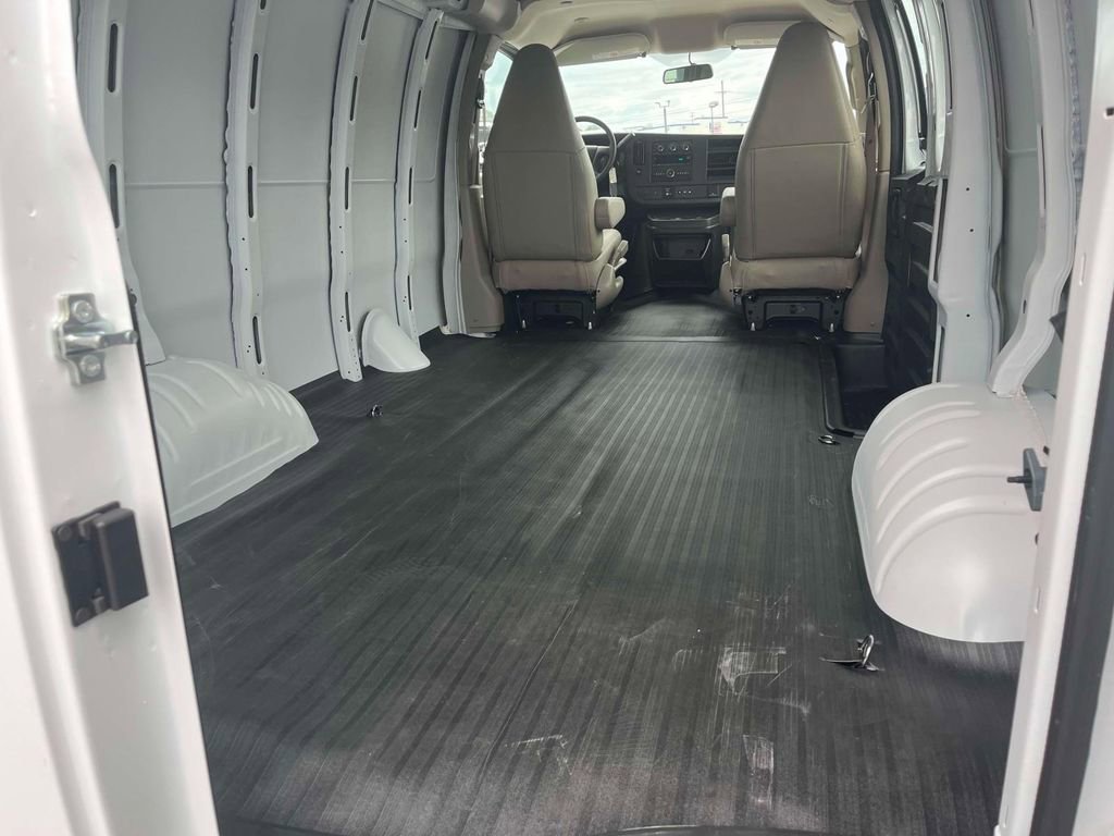 2025 GMC Savana Cargo Work Van - Photo 13