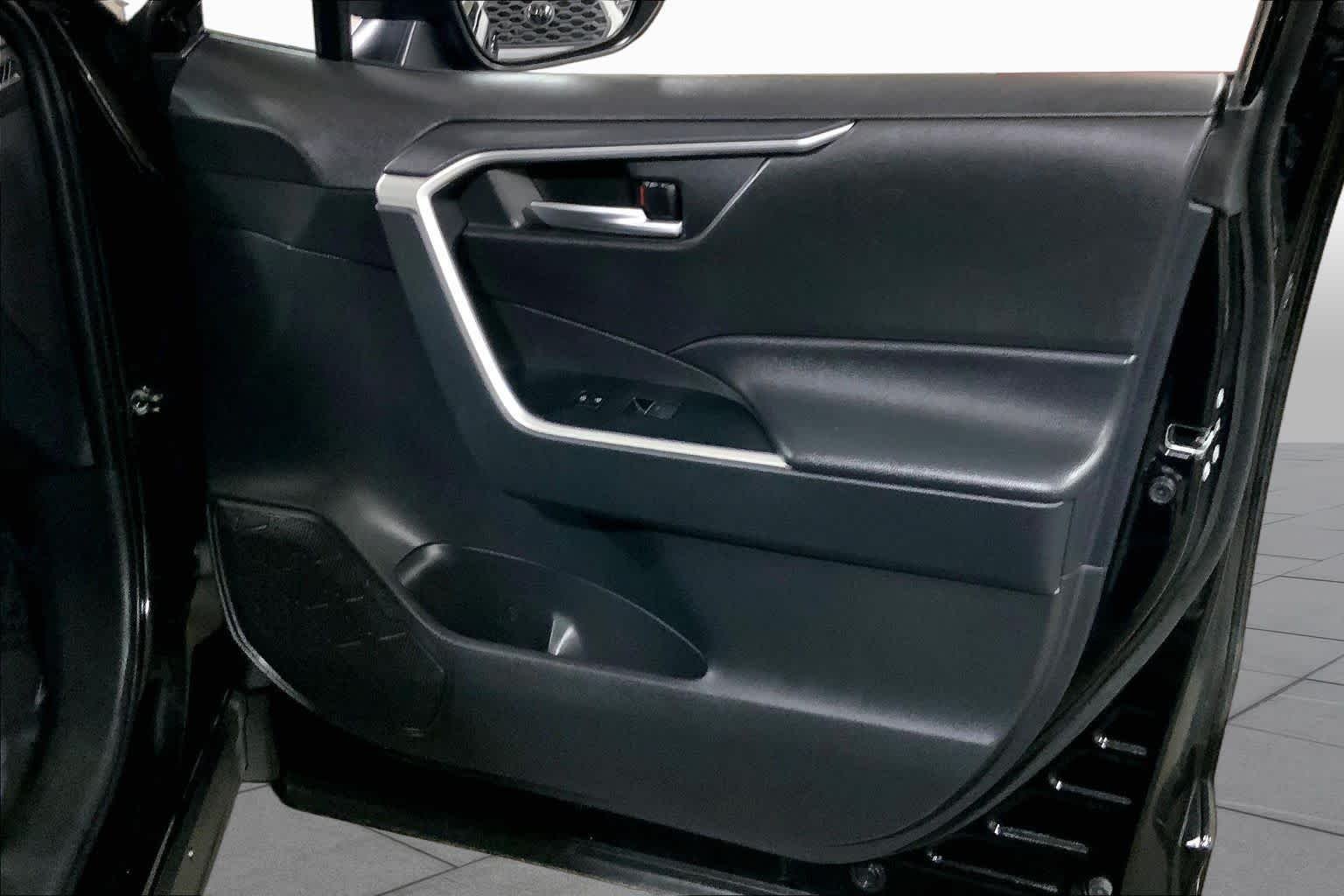 Used 2025 Midnight Black Metallic Toyota XLE image 23