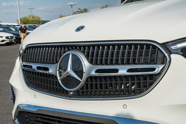 New 2026 Polar White Mercedes-Benz GLC 300 image 12