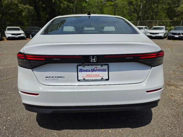New 2026 Platinum White Pearl Honda SE image 5