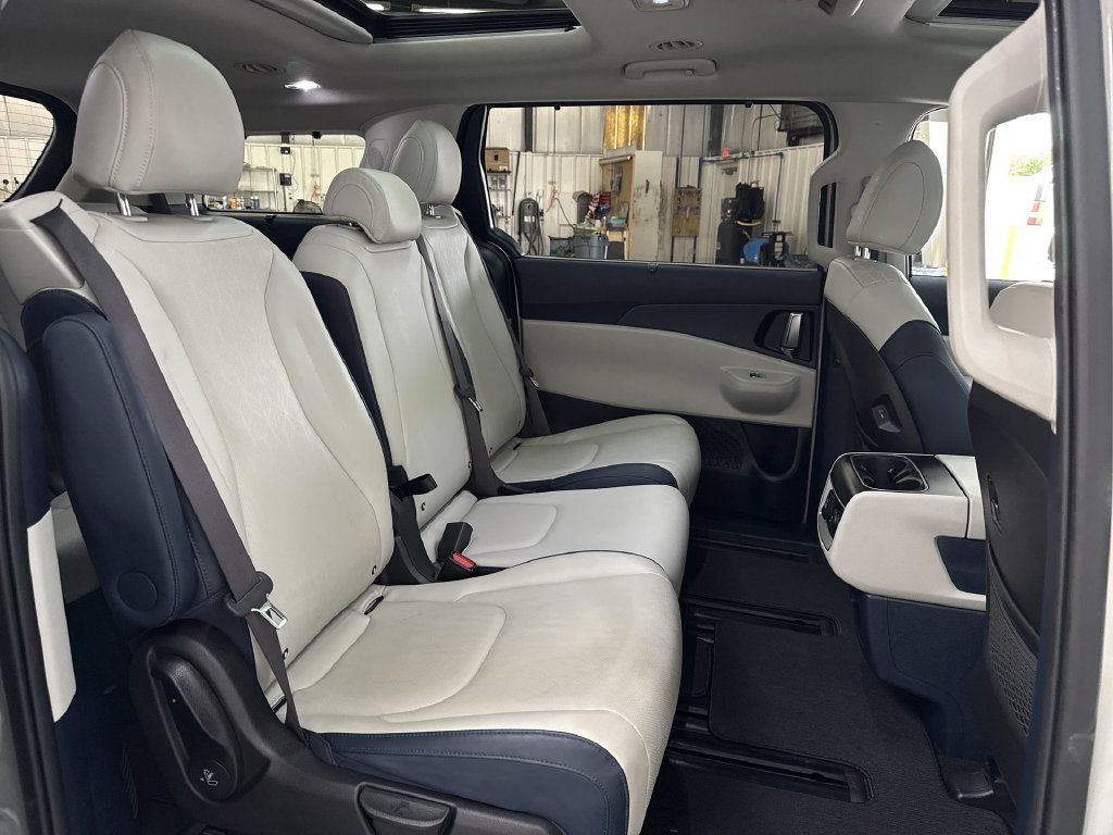 Used 2025 Ivory Kia SX image 17