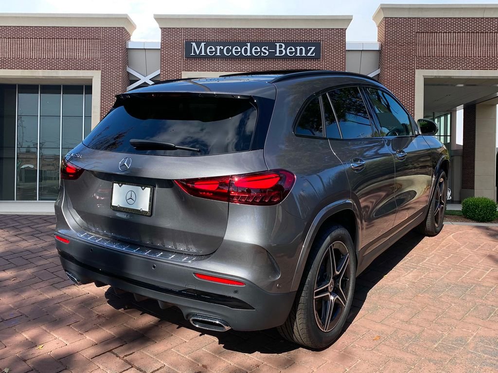 Used 2025 Mountain Grey Metallic Mercedes-Benz GLA 250 image 5