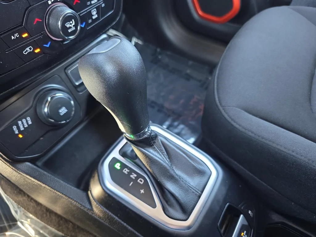 Certified Used 2020 White Jeep Latitude image 30