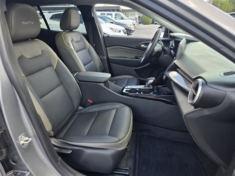 Used 2025 Sterling Gray Metallic CHEVROLET FWD 4DR ACTIV image 18