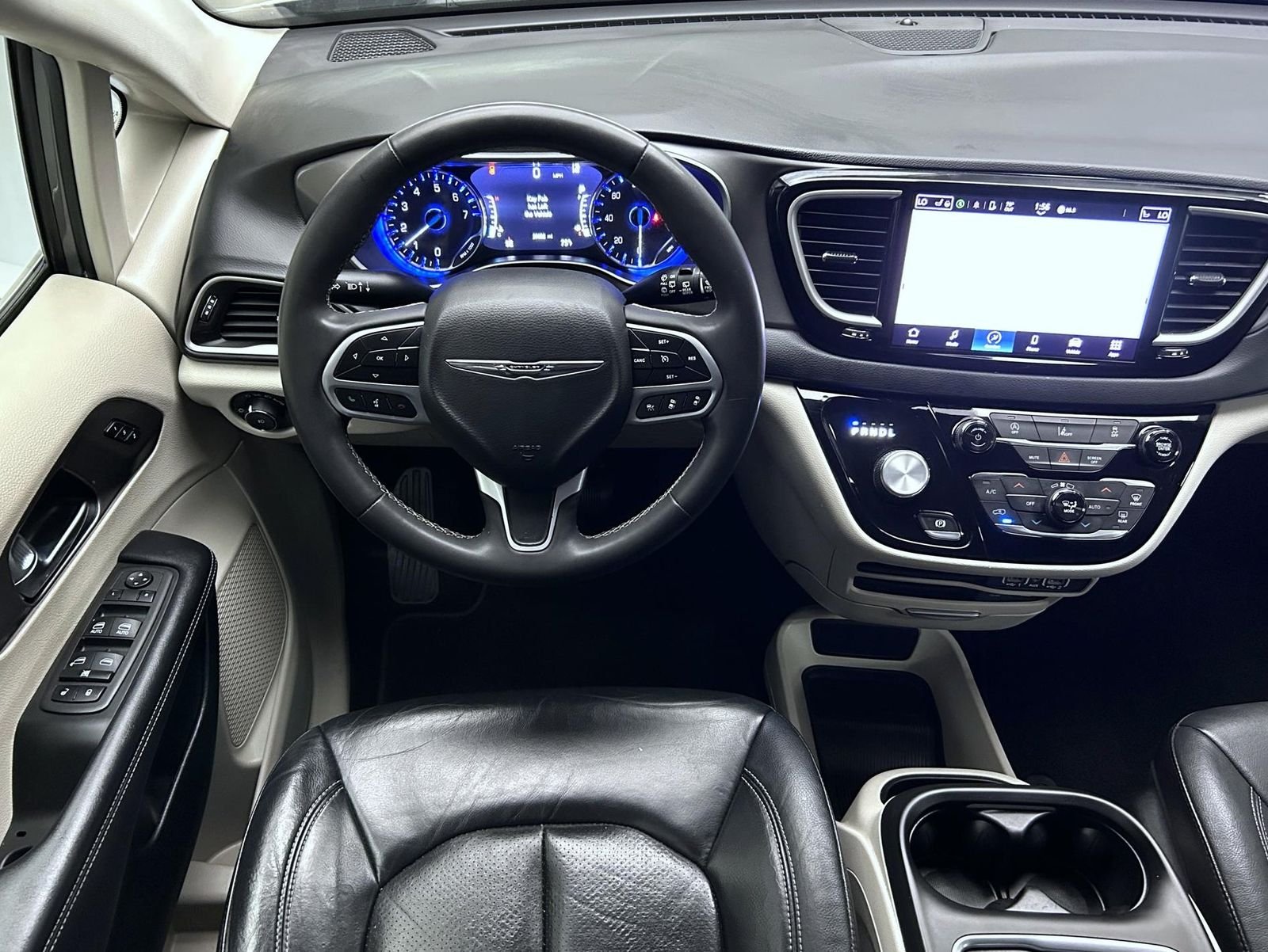 Used 2022 White Chrysler Touring L image 14