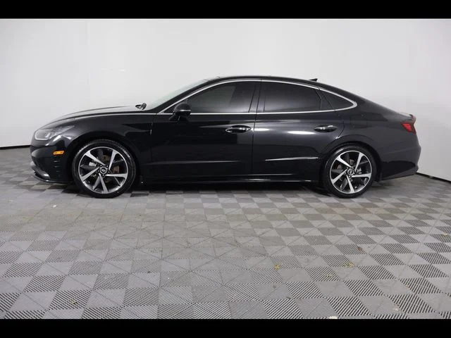 Used 2021 Black Hyundai SEL Plus image 2