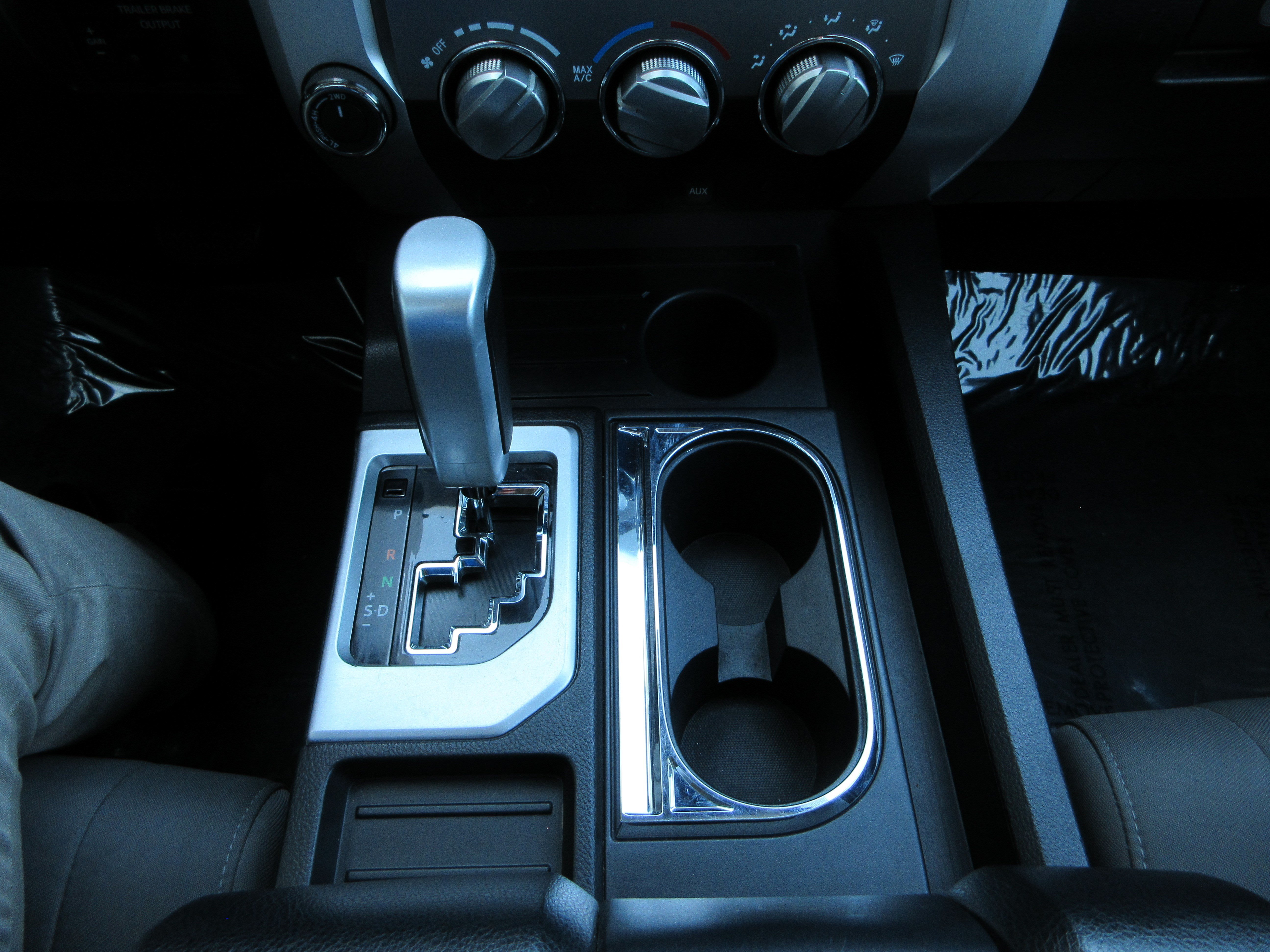 Used 2019 Midnight Black Metallic Toyota SR5 image 43