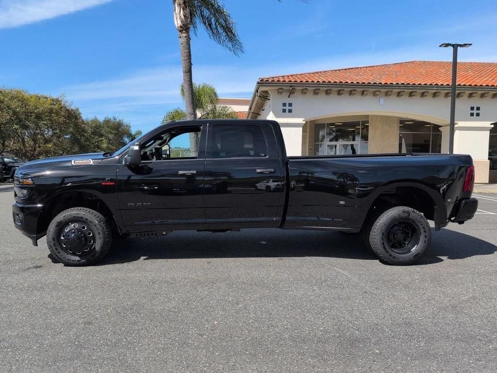 New 2026 Diamond Black Crystal Pearl-Coat Exterior Paint RAM Big Horn image 8