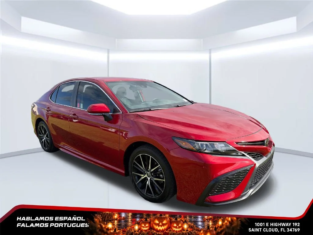 Used 2024  Toyota SE image 7