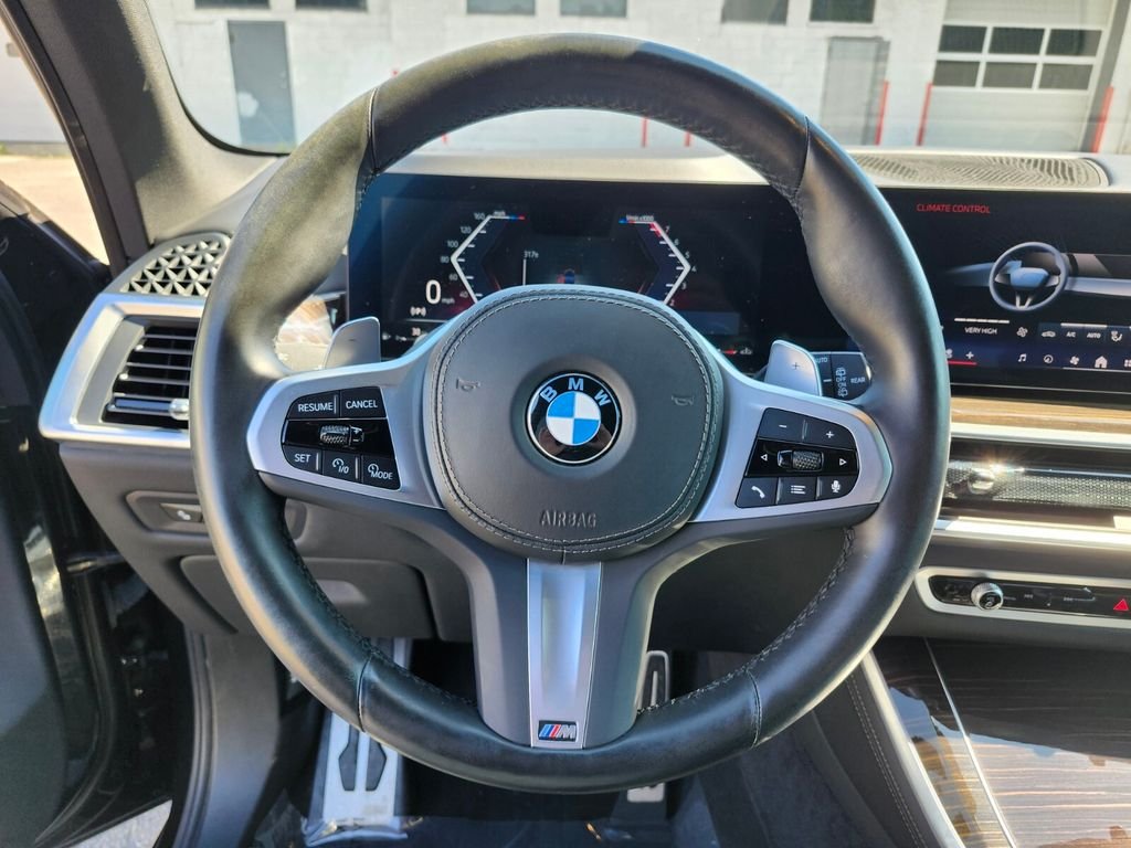 Used 2024 Black BMW xDrive40i image 29