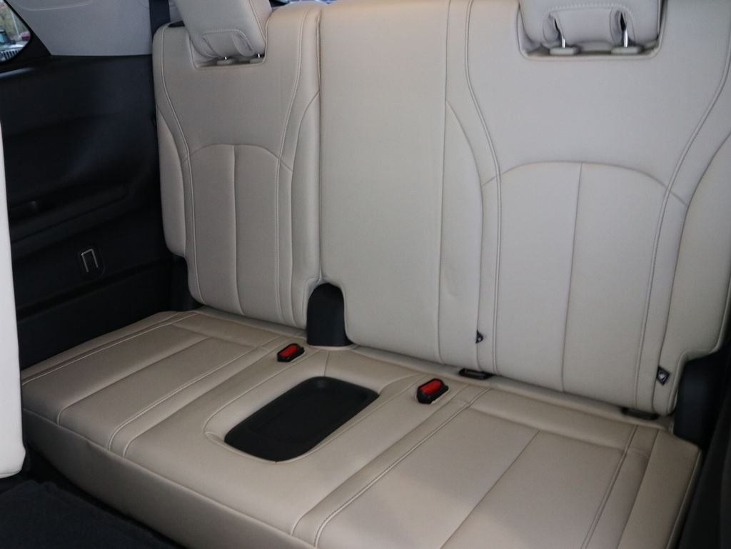 Certified Used 2023 White INFINITI LUXE image 27