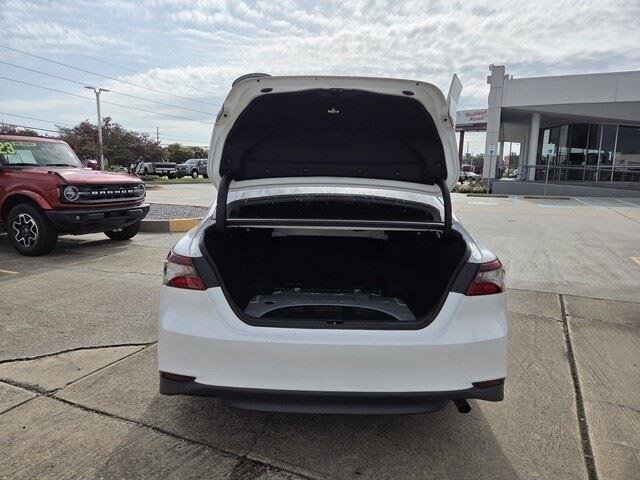 Used 2023 Ice Cap Toyota LE image 25
