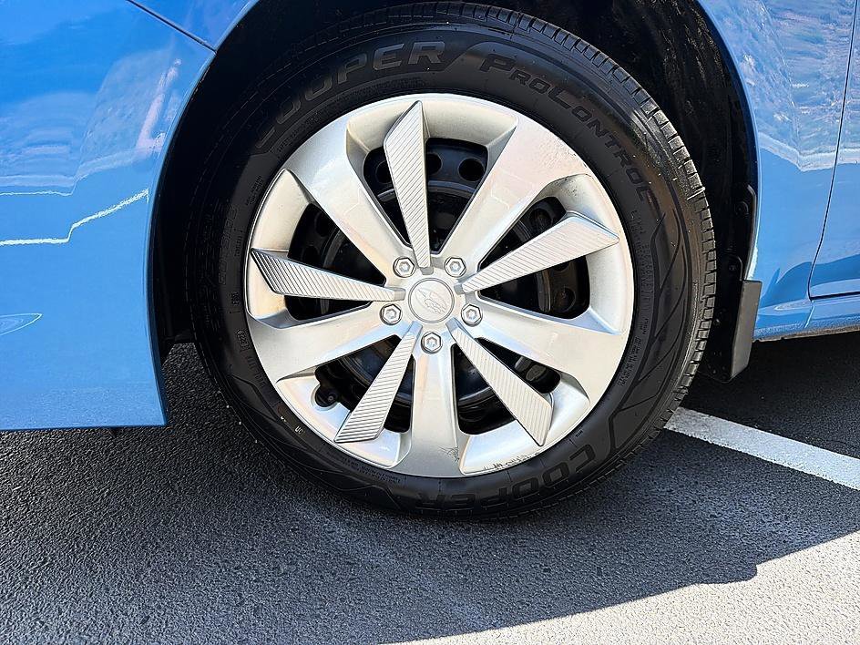 Used 2022 Ocean Blue Pearl Subaru Base image 8
