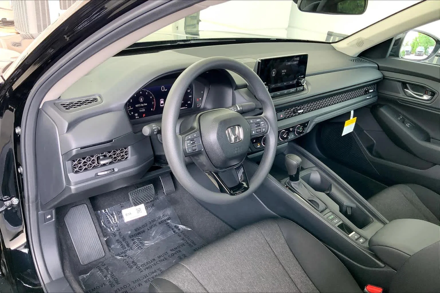 Used 2025 Crystal Black Pearl Honda SE image 9