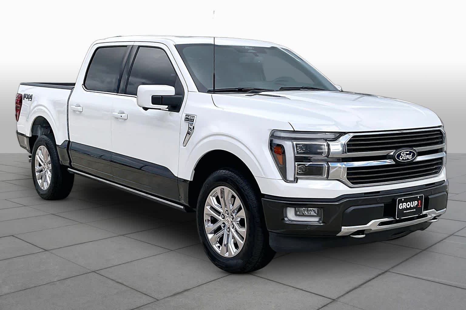 Used 2024 Star White Metallic Tri-Coat//Darkened Bronze Ford King Ranch image 3
