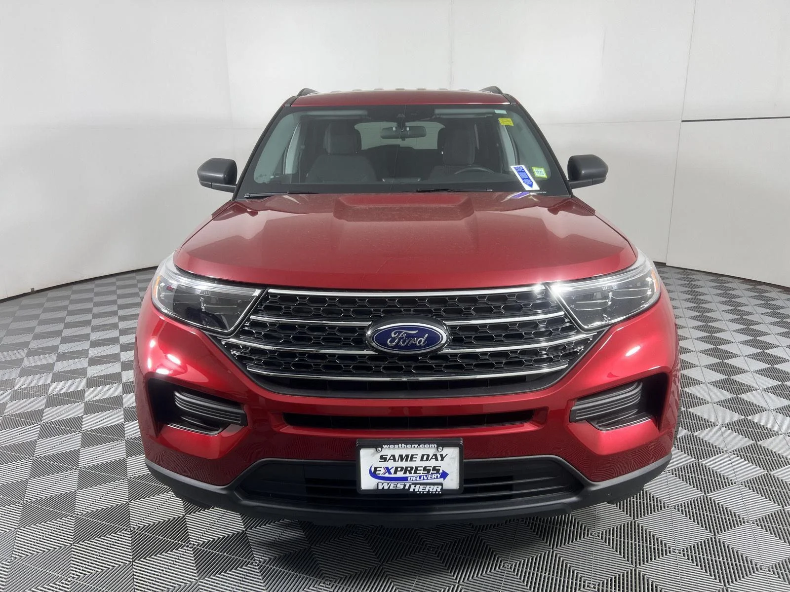 Used 2022 Rapid Red Metallic Tinted Clearcoat Ford XLT image 5