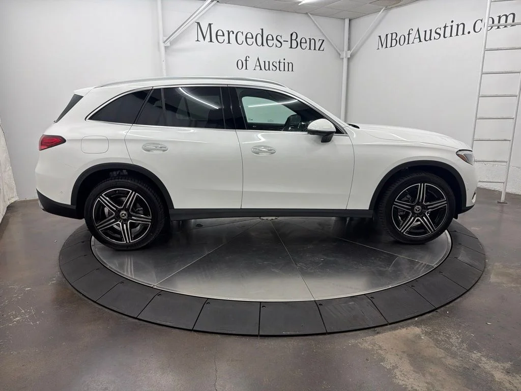 New 2027 White Mercedes-Benz GLC 300 image 50