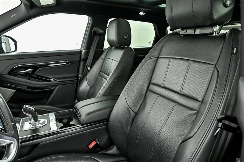 Used 2020 Corris Grey Metallic Land Rover SE image 18