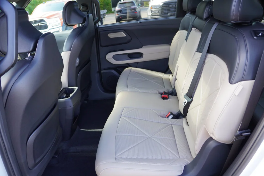 Certified Used 2027 Glacial White Kia EX image 18