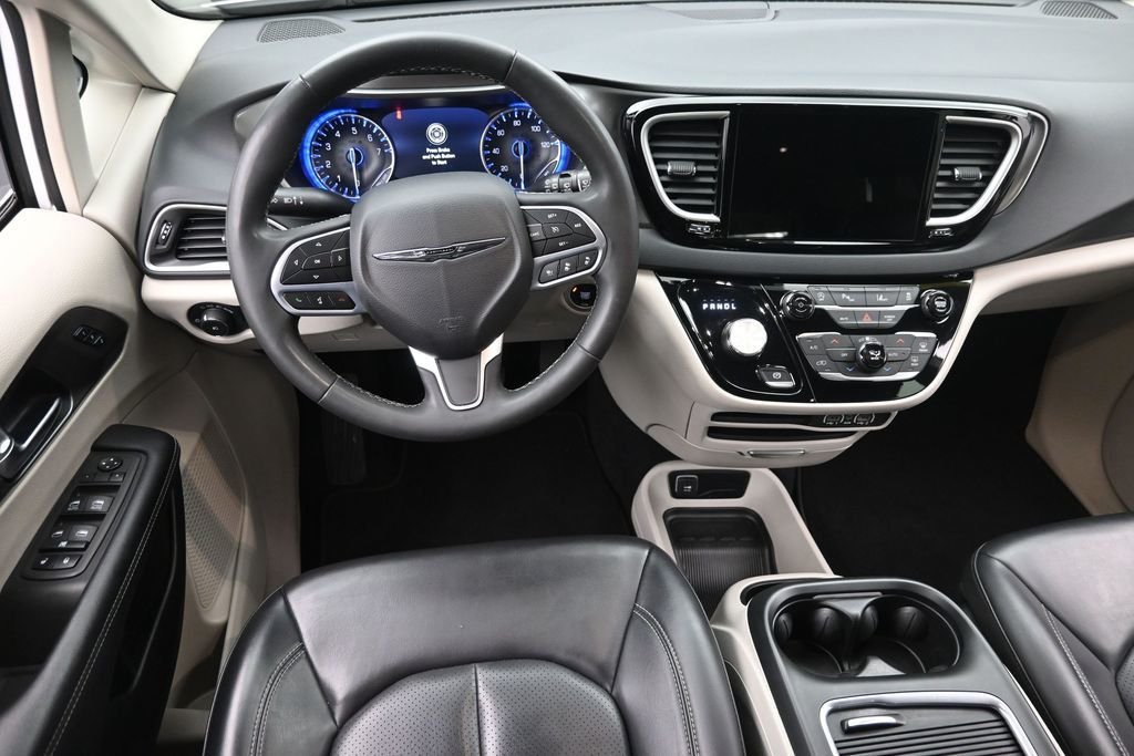 Used 2023 White Chrysler Touring L image 18