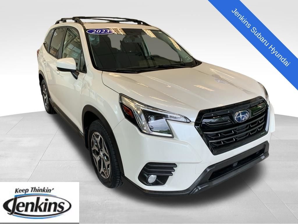 2023 Subaru Forester Premium's photo