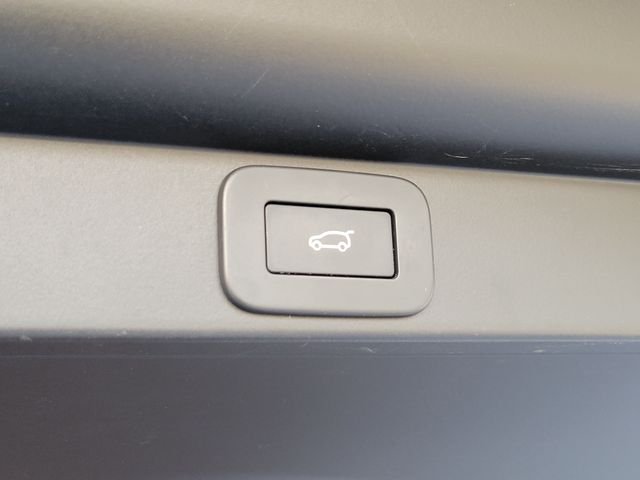 Certified Used 2025 White Land Rover Autobiography image 32