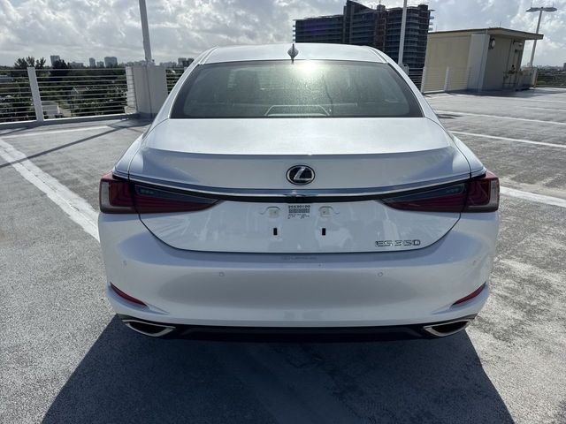 2025 Lexus ES 350 - Photo 24