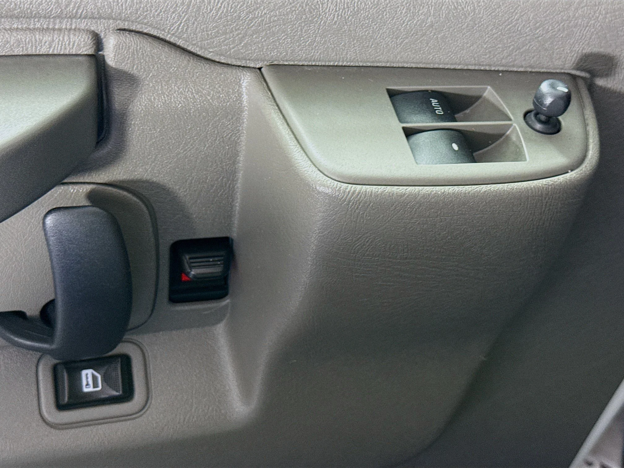 Used 2018 Summit White Chevrolet Work Van image 18