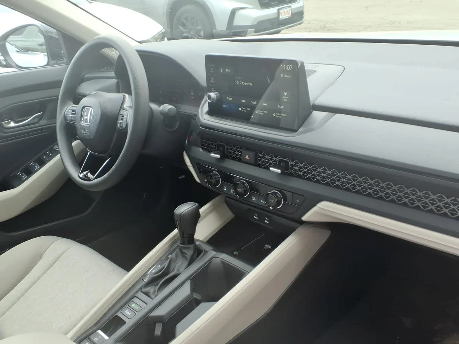 New 2026 Platinum White Pearl Honda SE image 14
