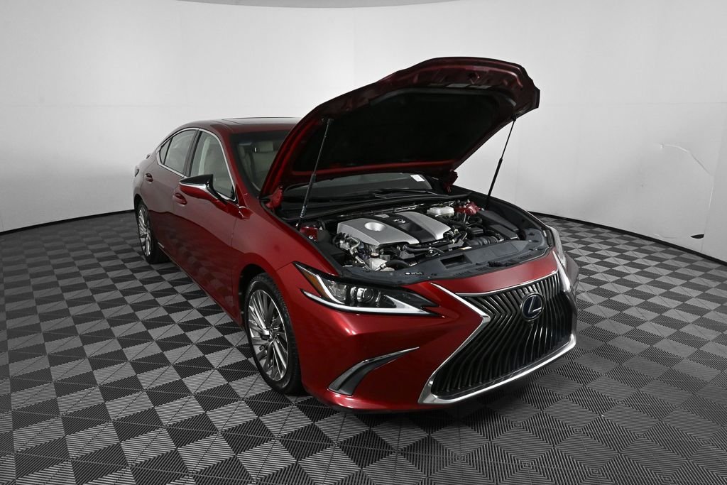 Used 2020 Red Lexus 300h Luxury image 29