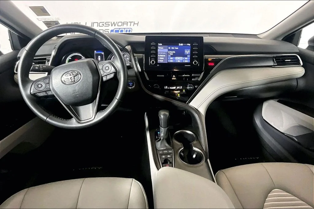 Used 2024 Ice Toyota SE image 11
